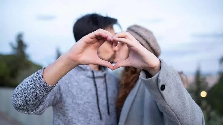 Mensajes de buenas noches para tu amor y enamorar a una mujer